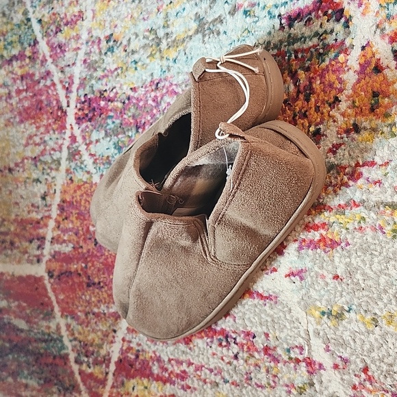 Men's Basic Editions no skid slippers NWT - Picture 3 of 10